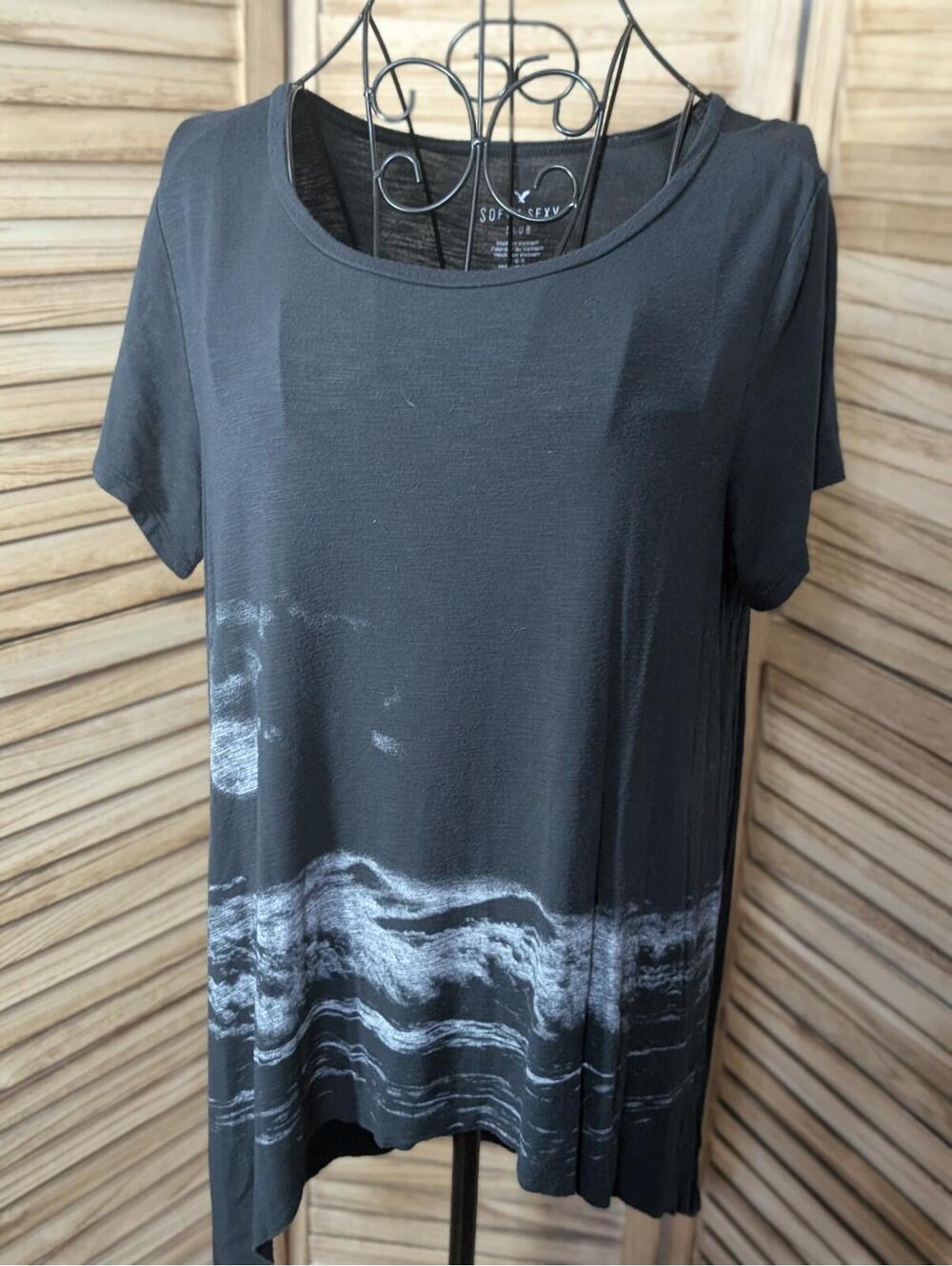 American Eagle Outfitters T Shirt Womens XS-S Soft &Sexy Jegging Arrowhead Print
